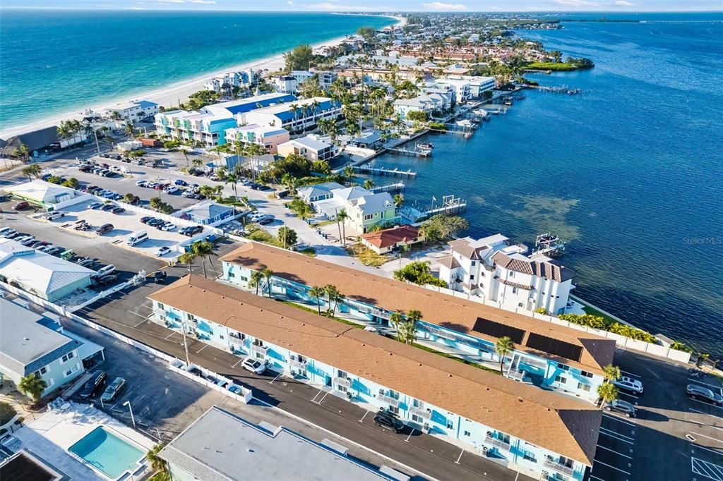 For Sale: $375,000 (1 beds, 1 baths, 594 Square Feet)