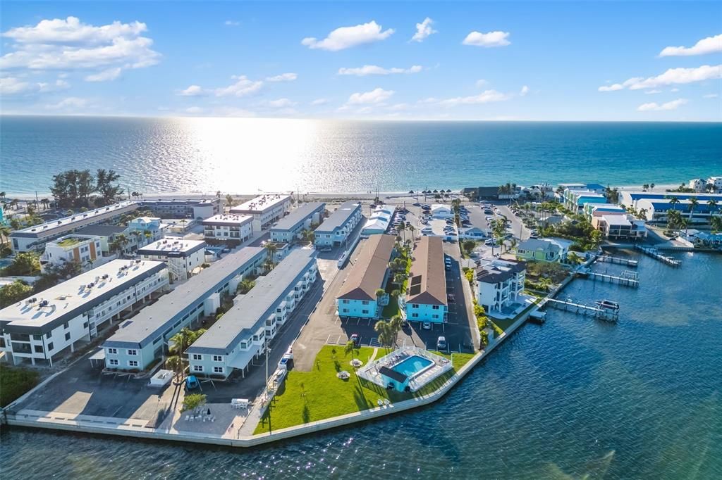 For Sale: $375,000 (1 beds, 1 baths, 594 Square Feet)