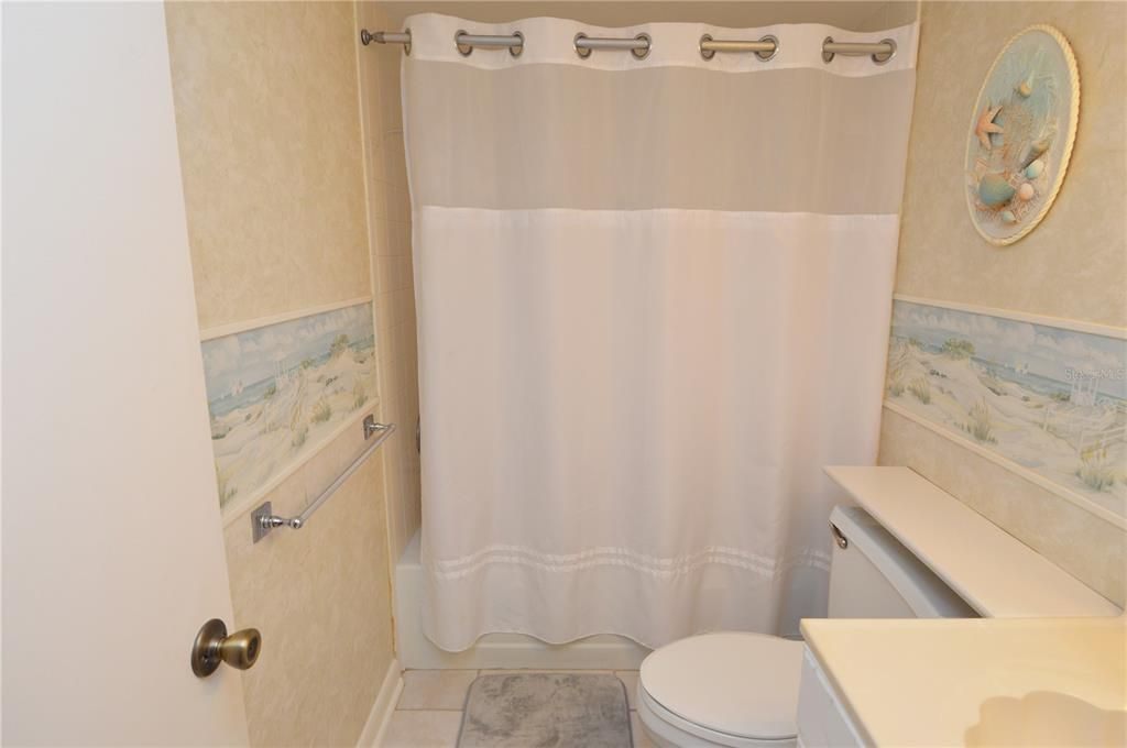 合同活跃: $4,500 (2 贝兹, 2 浴室, 990 平方英尺)