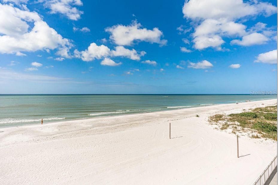 合同活跃: $4,500 (2 贝兹, 2 浴室, 990 平方英尺)