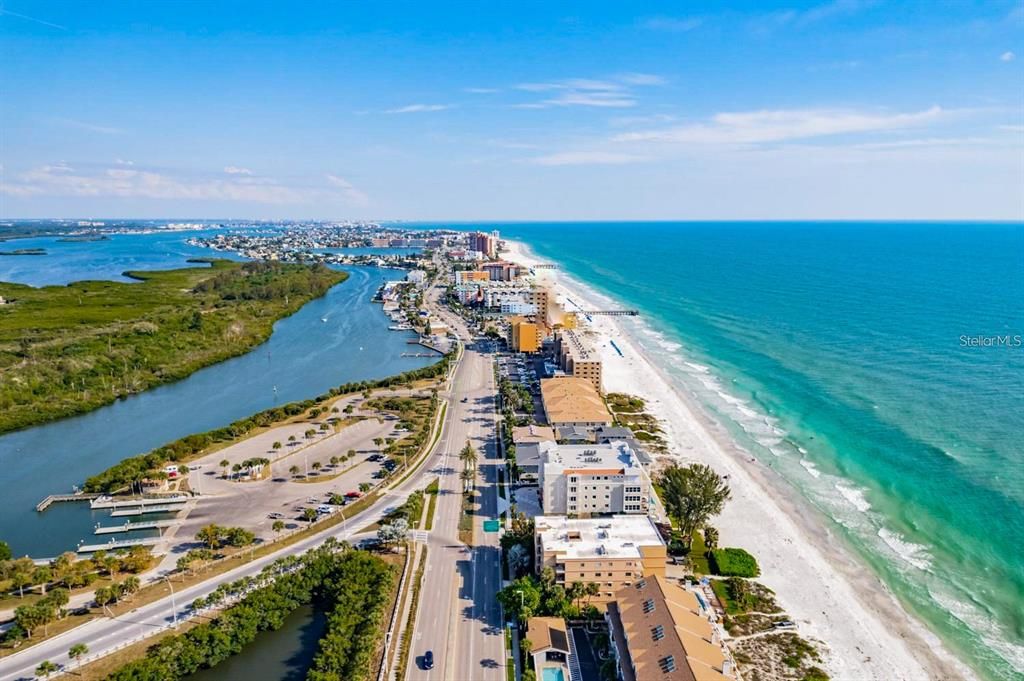 合同活跃: $4,500 (2 贝兹, 2 浴室, 990 平方英尺)