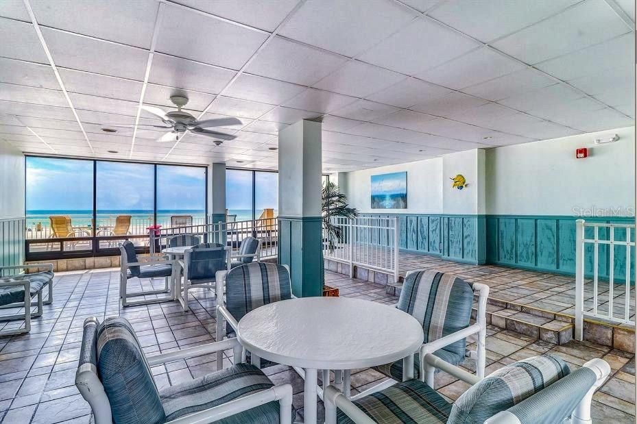 合同活跃: $4,500 (2 贝兹, 2 浴室, 990 平方英尺)