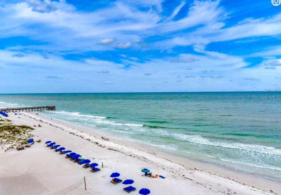 合同活跃: $4,500 (2 贝兹, 2 浴室, 990 平方英尺)