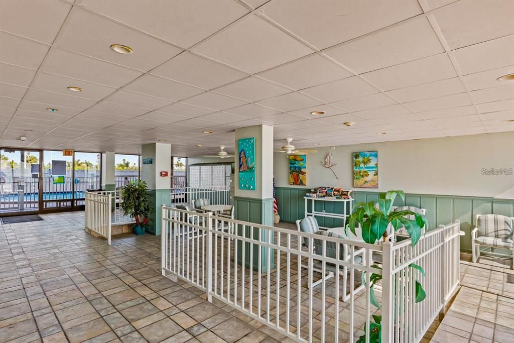 合同活跃: $4,500 (2 贝兹, 2 浴室, 990 平方英尺)