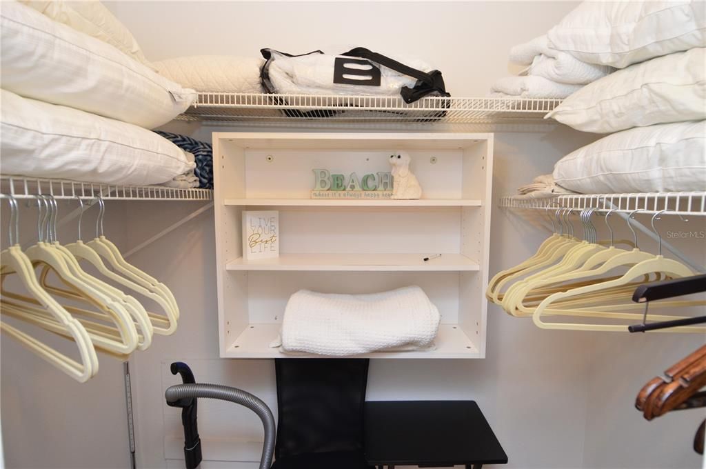 合同活跃: $4,500 (2 贝兹, 2 浴室, 990 平方英尺)