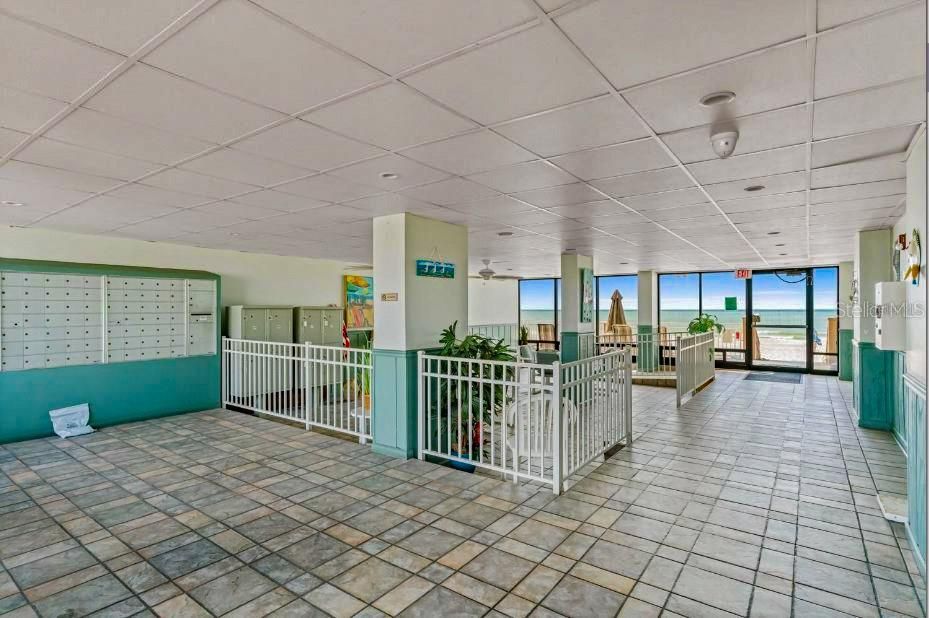 合同活跃: $4,500 (2 贝兹, 2 浴室, 990 平方英尺)