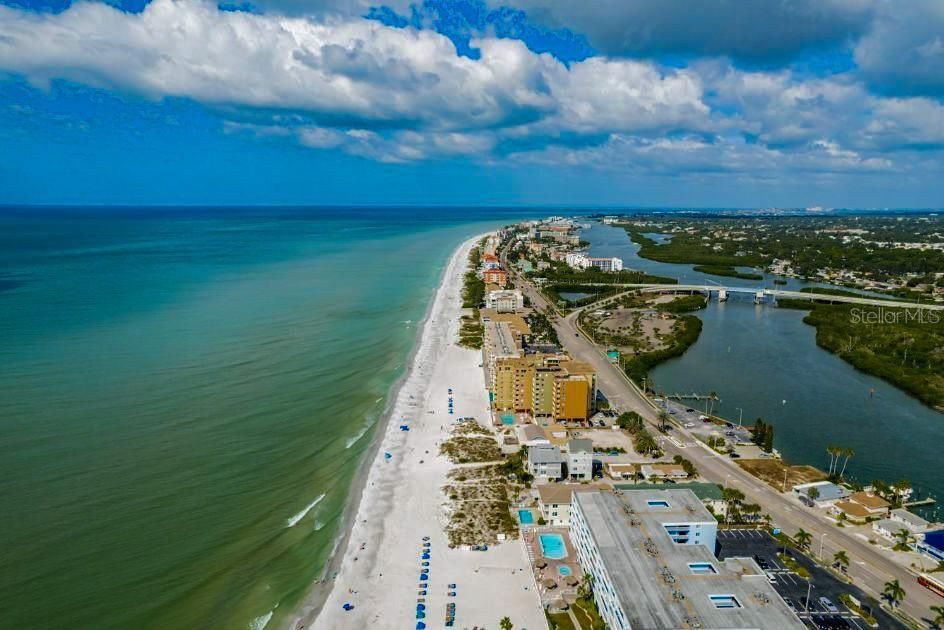 合同活跃: $4,500 (2 贝兹, 2 浴室, 990 平方英尺)