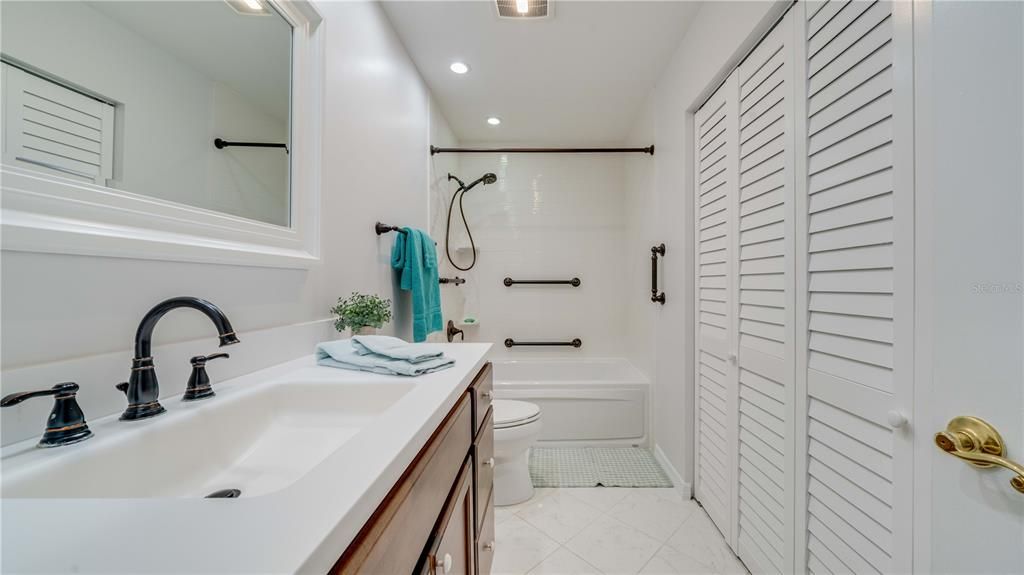 En Venta: $224,000 (2 camas, 2 baños, 1375 Pies cuadrados)