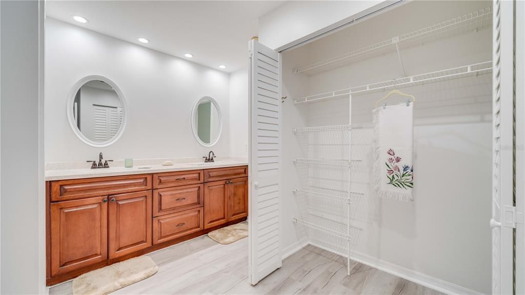 En Venta: $224,000 (2 camas, 2 baños, 1375 Pies cuadrados)