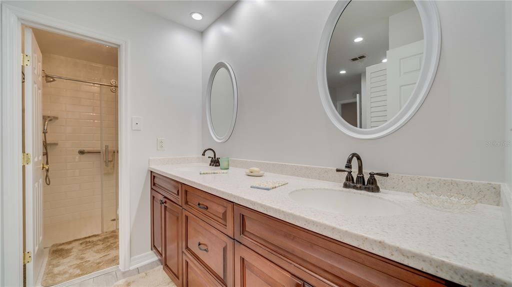 En Venta: $224,000 (2 camas, 2 baños, 1375 Pies cuadrados)