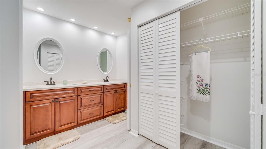 En Venta: $224,000 (2 camas, 2 baños, 1375 Pies cuadrados)