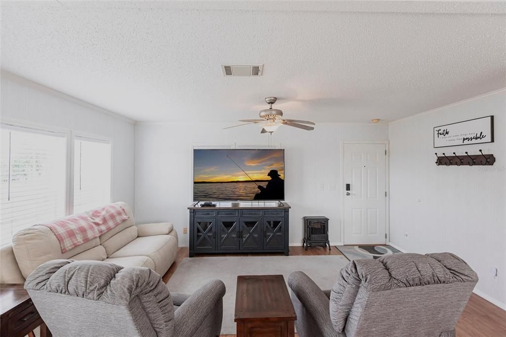 En Venta: $172,000 (2 camas, 2 baños, 920 Pies cuadrados)