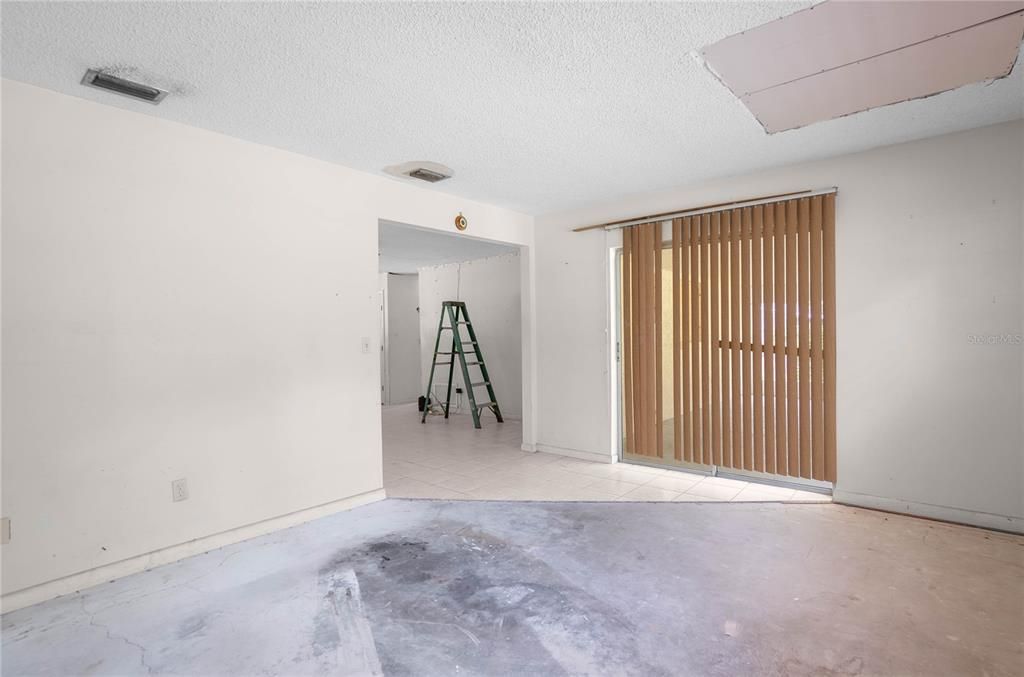 For Sale: $220,000 (3 beds, 2 baths, 1492 Square Feet)