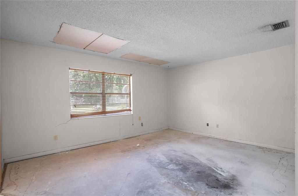 For Sale: $220,000 (3 beds, 2 baths, 1492 Square Feet)