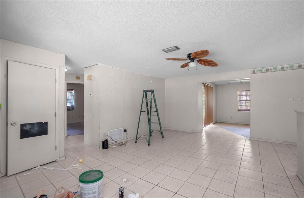 For Sale: $220,000 (3 beds, 2 baths, 1492 Square Feet)