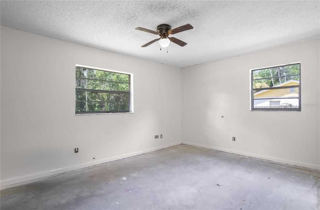 For Sale: $220,000 (3 beds, 2 baths, 1492 Square Feet)