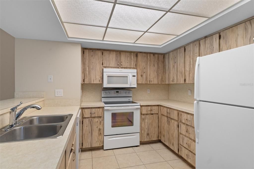 For Sale: $165,000 (2 beds, 2 baths, 1410 Square Feet)