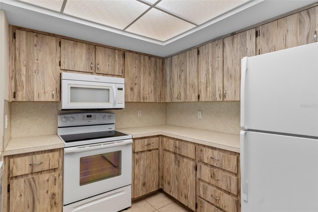 For Sale: $165,000 (2 beds, 2 baths, 1410 Square Feet)