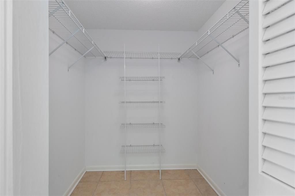 For Sale: $165,000 (2 beds, 2 baths, 1410 Square Feet)