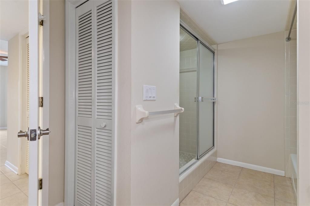 For Sale: $165,000 (2 beds, 2 baths, 1410 Square Feet)