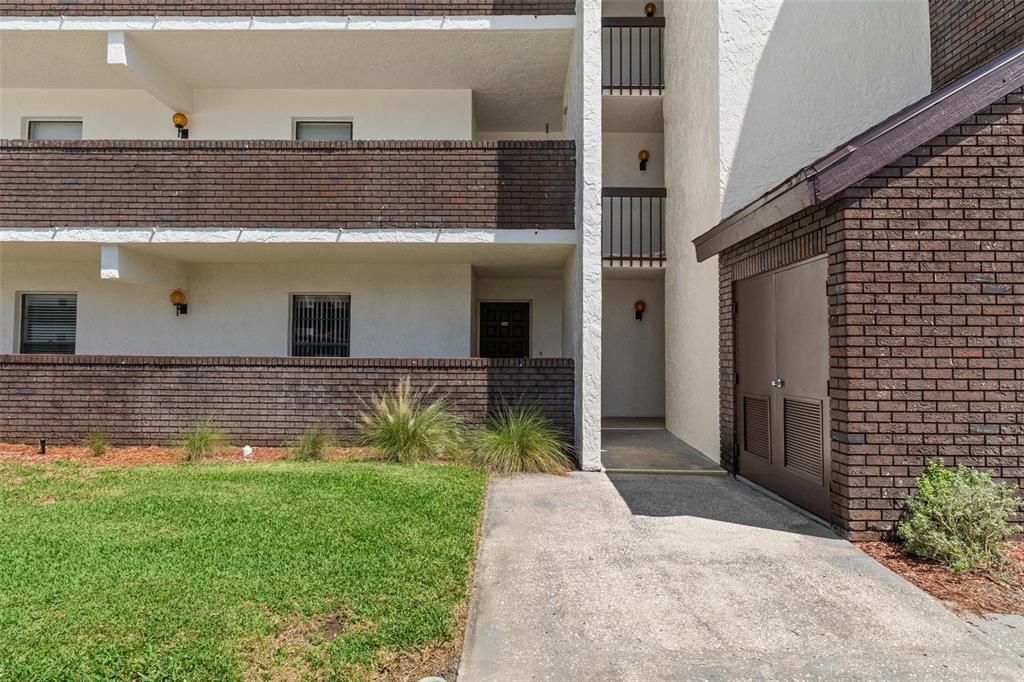 For Sale: $165,000 (2 beds, 2 baths, 1410 Square Feet)