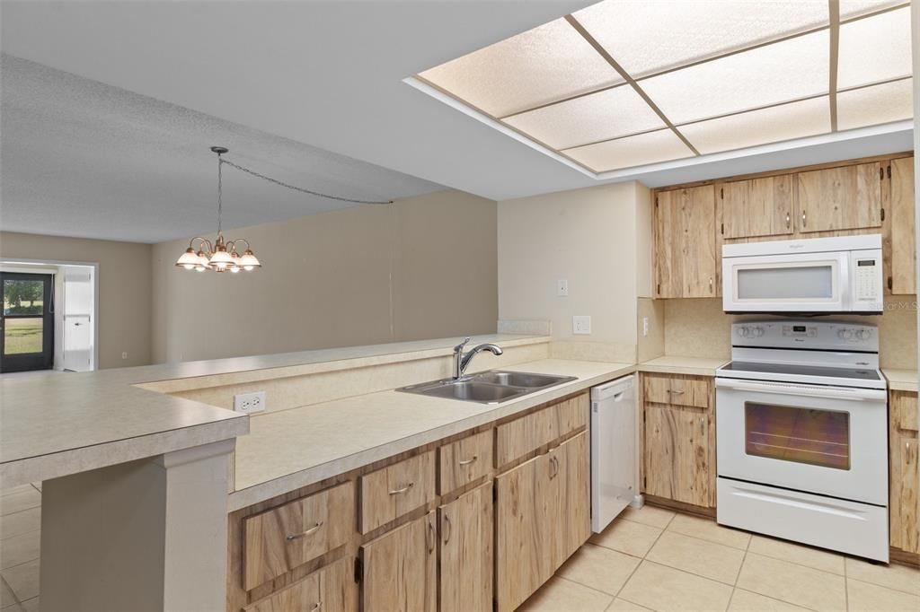 For Sale: $165,000 (2 beds, 2 baths, 1410 Square Feet)