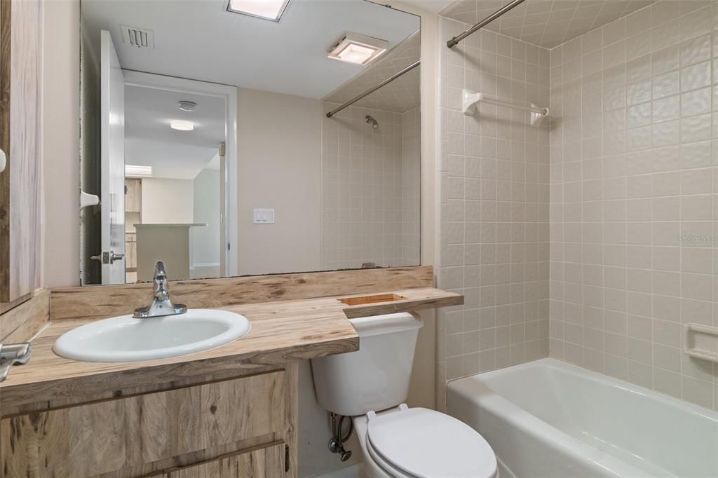 For Sale: $165,000 (2 beds, 2 baths, 1410 Square Feet)