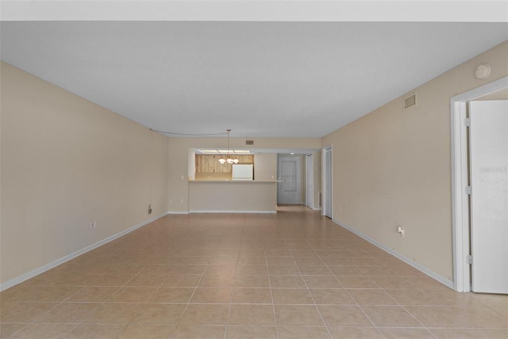 For Sale: $165,000 (2 beds, 2 baths, 1410 Square Feet)