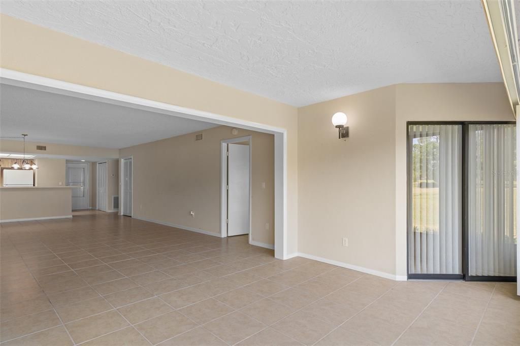 For Sale: $165,000 (2 beds, 2 baths, 1410 Square Feet)