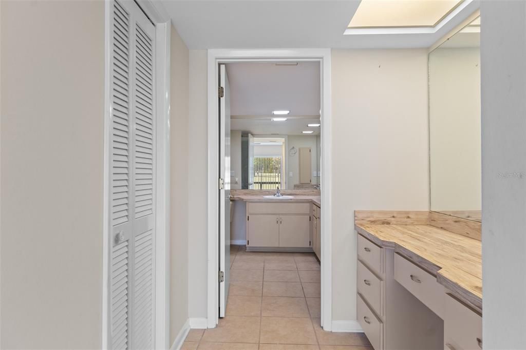 For Sale: $165,000 (2 beds, 2 baths, 1410 Square Feet)