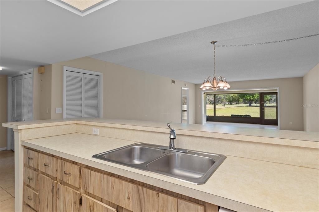 For Sale: $165,000 (2 beds, 2 baths, 1410 Square Feet)