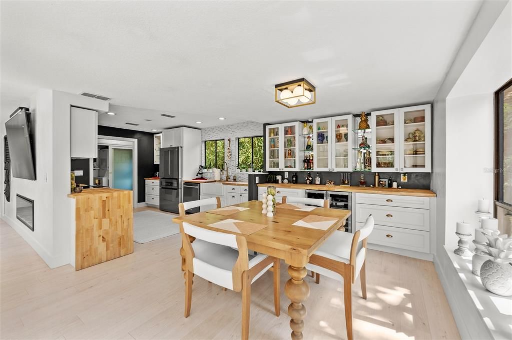 На продажу: $1,495,000 (5 спален, 3 ванн, 2083 Квадратных фут)