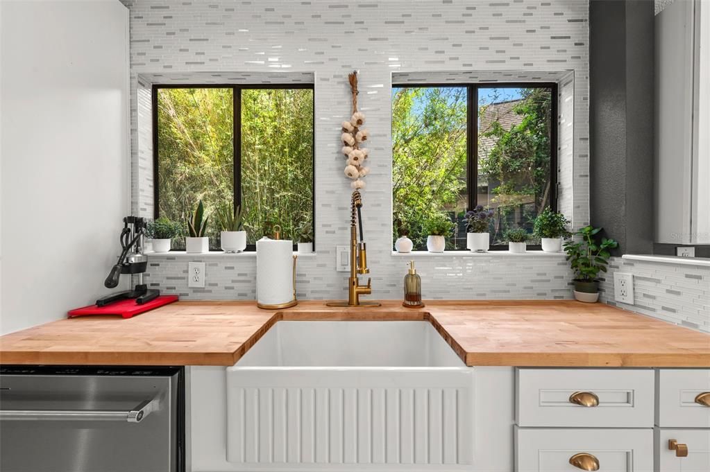 На продажу: $1,495,000 (5 спален, 3 ванн, 2083 Квадратных фут)