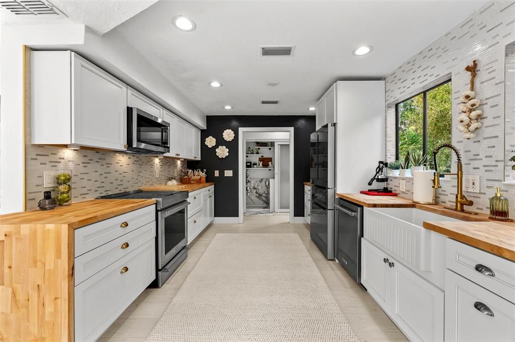 На продажу: $1,495,000 (5 спален, 3 ванн, 2083 Квадратных фут)