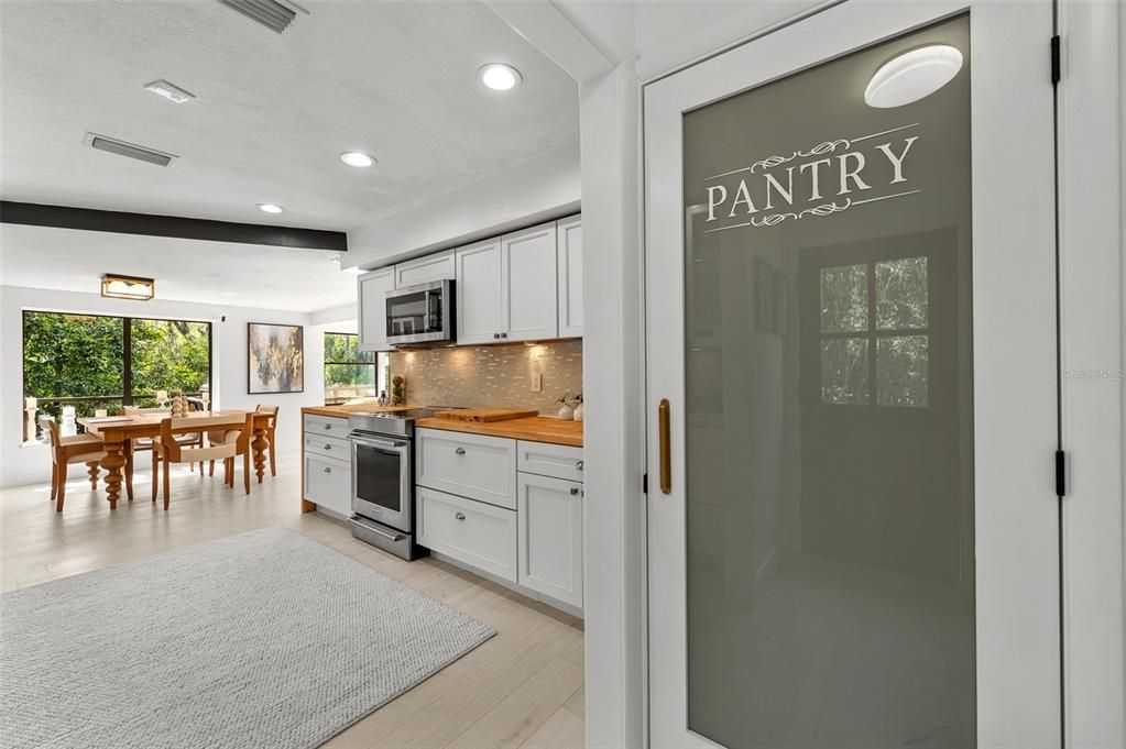 На продажу: $1,495,000 (5 спален, 3 ванн, 2083 Квадратных фут)