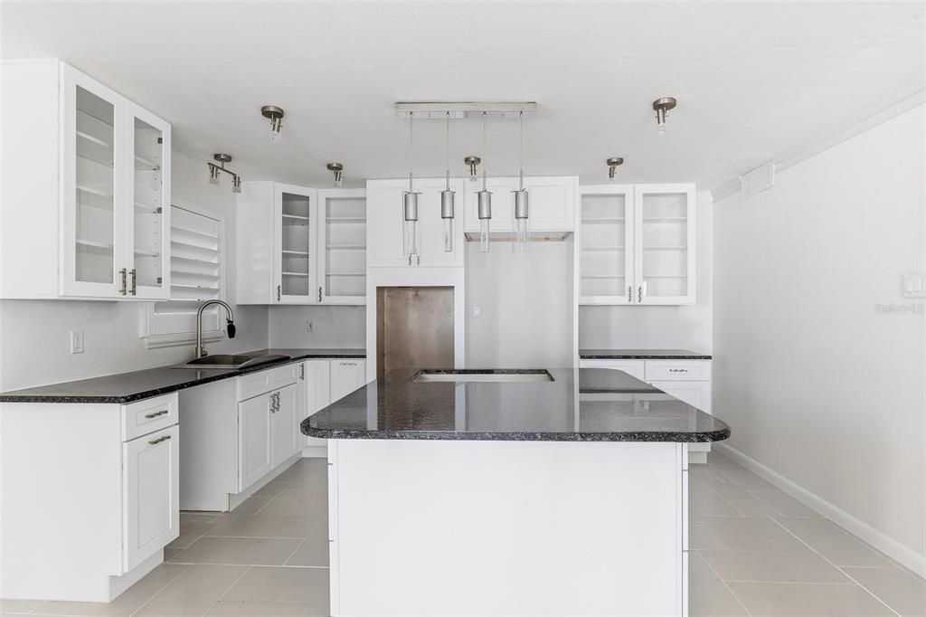 待售: $995,000 (1 贝兹, 2 浴室, 1098 平方英尺)