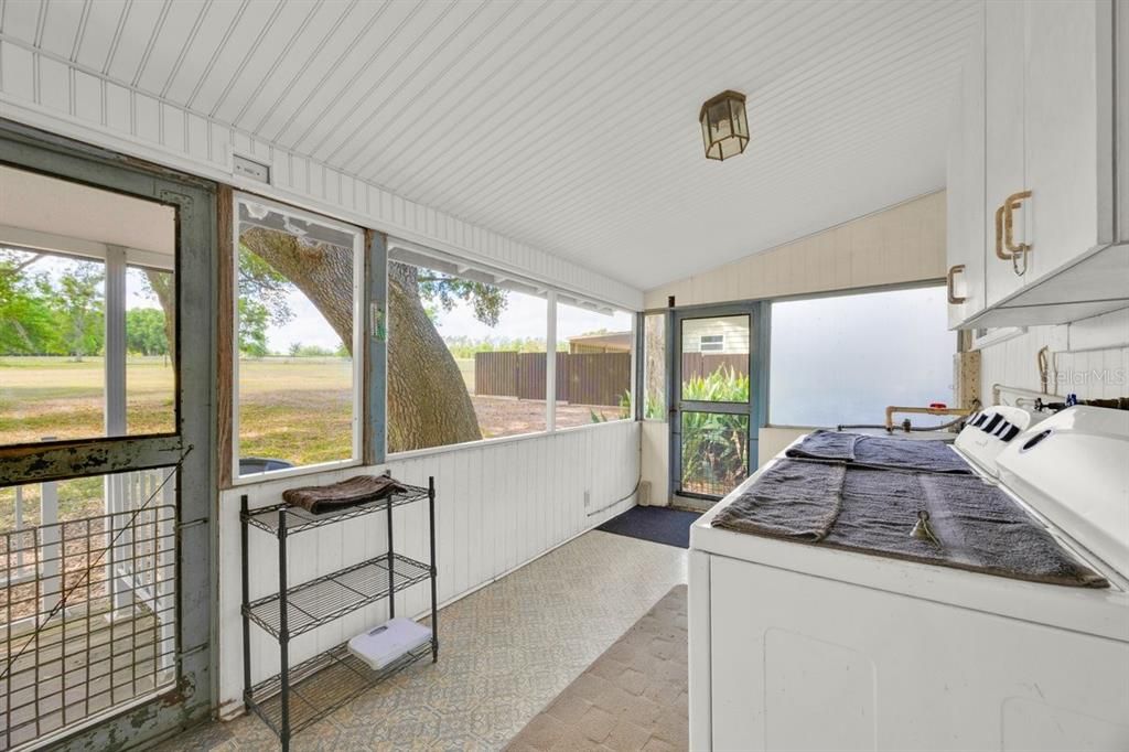 For Sale: $415,000 (3 beds, 1 baths, 1293 Square Feet)