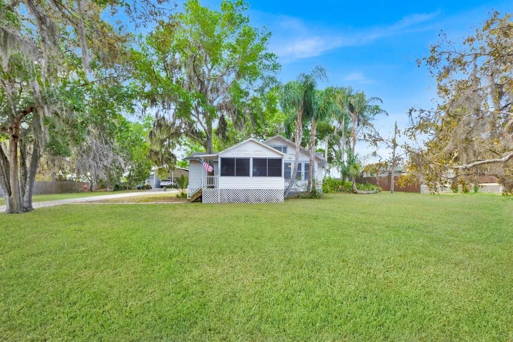 For Sale: $415,000 (3 beds, 1 baths, 1293 Square Feet)