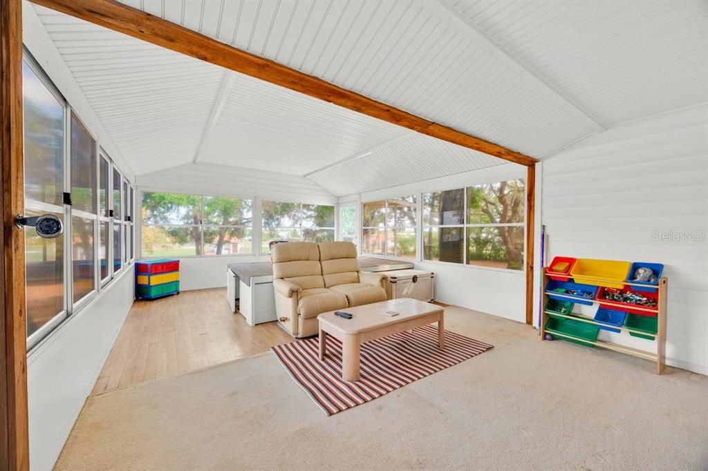 For Sale: $415,000 (3 beds, 1 baths, 1293 Square Feet)