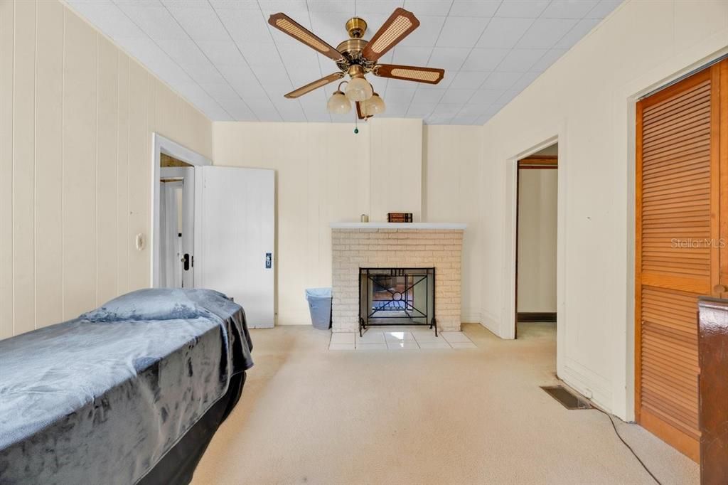 For Sale: $415,000 (3 beds, 1 baths, 1293 Square Feet)