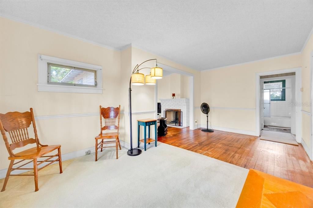 For Sale: $415,000 (3 beds, 1 baths, 1293 Square Feet)