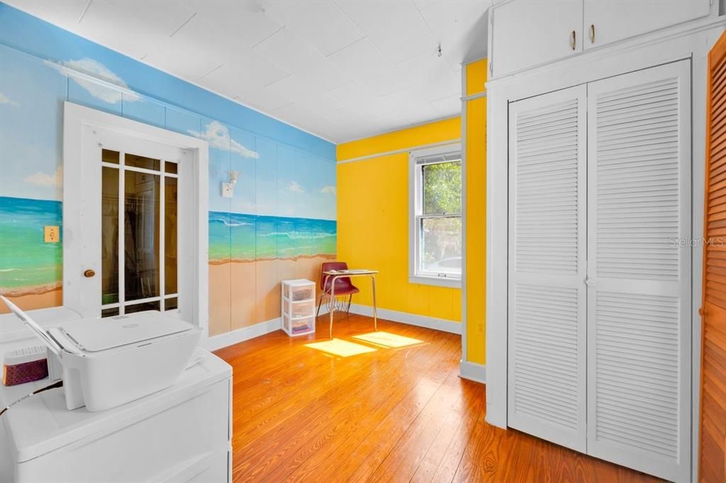 For Sale: $415,000 (3 beds, 1 baths, 1293 Square Feet)