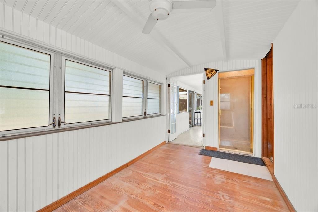 For Sale: $415,000 (3 beds, 1 baths, 1293 Square Feet)