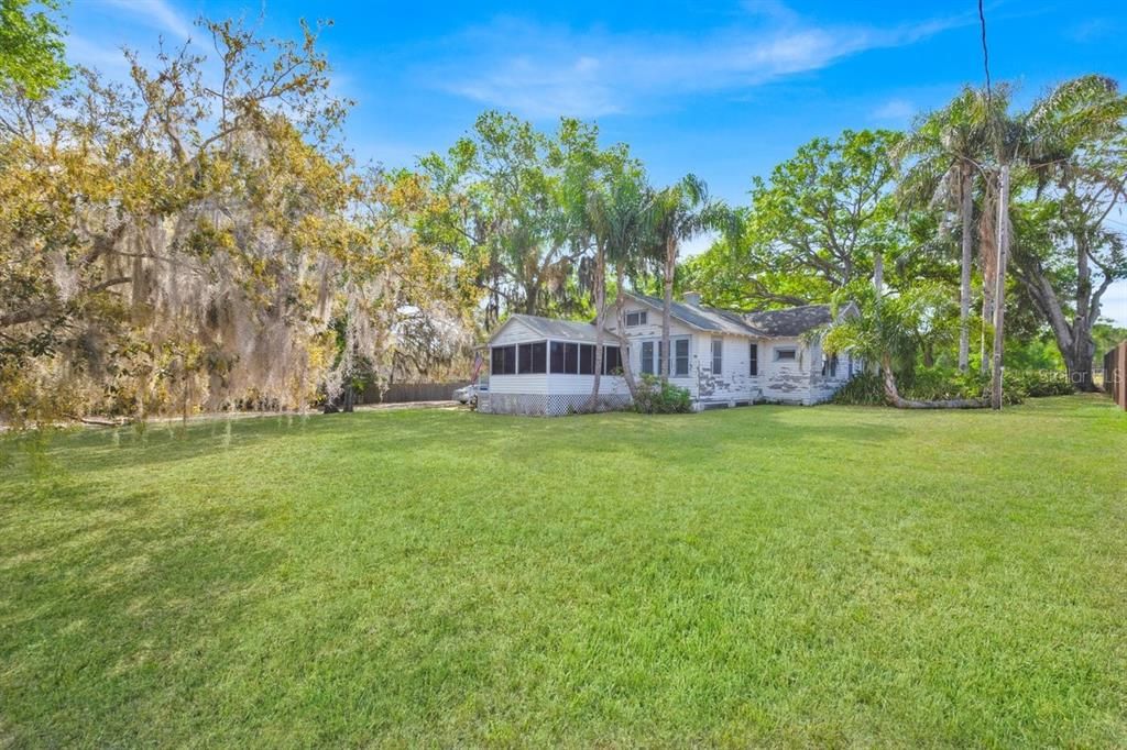 For Sale: $415,000 (3 beds, 1 baths, 1293 Square Feet)