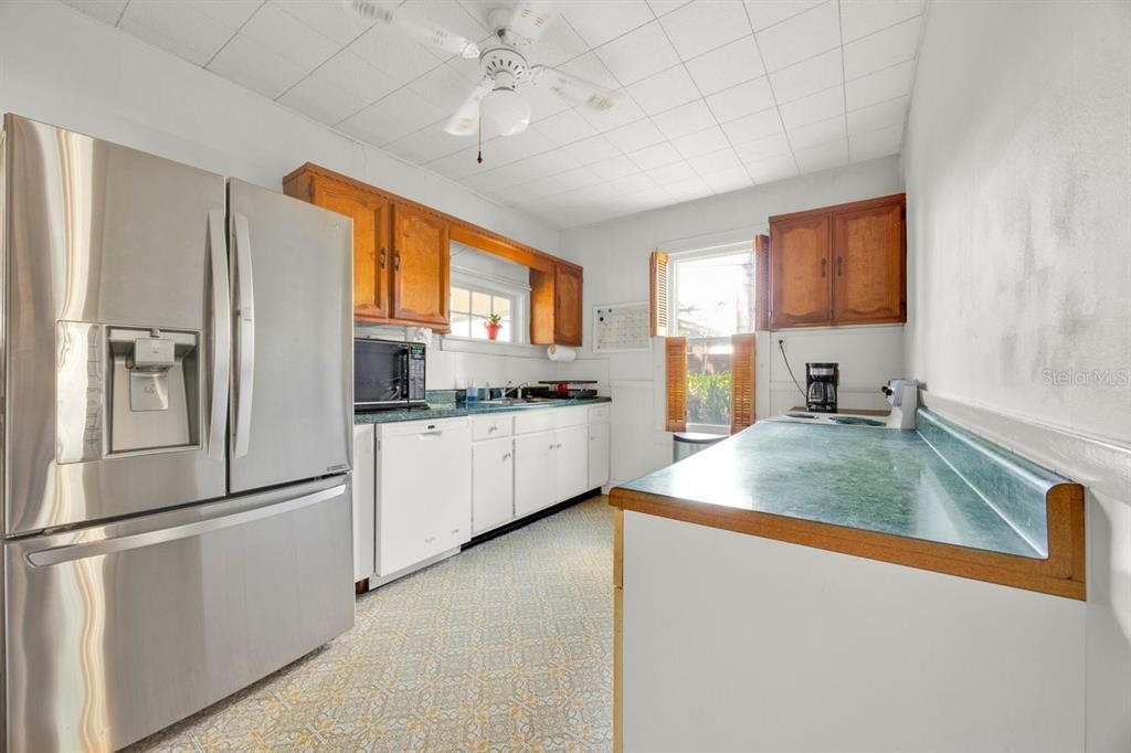 For Sale: $415,000 (3 beds, 1 baths, 1293 Square Feet)