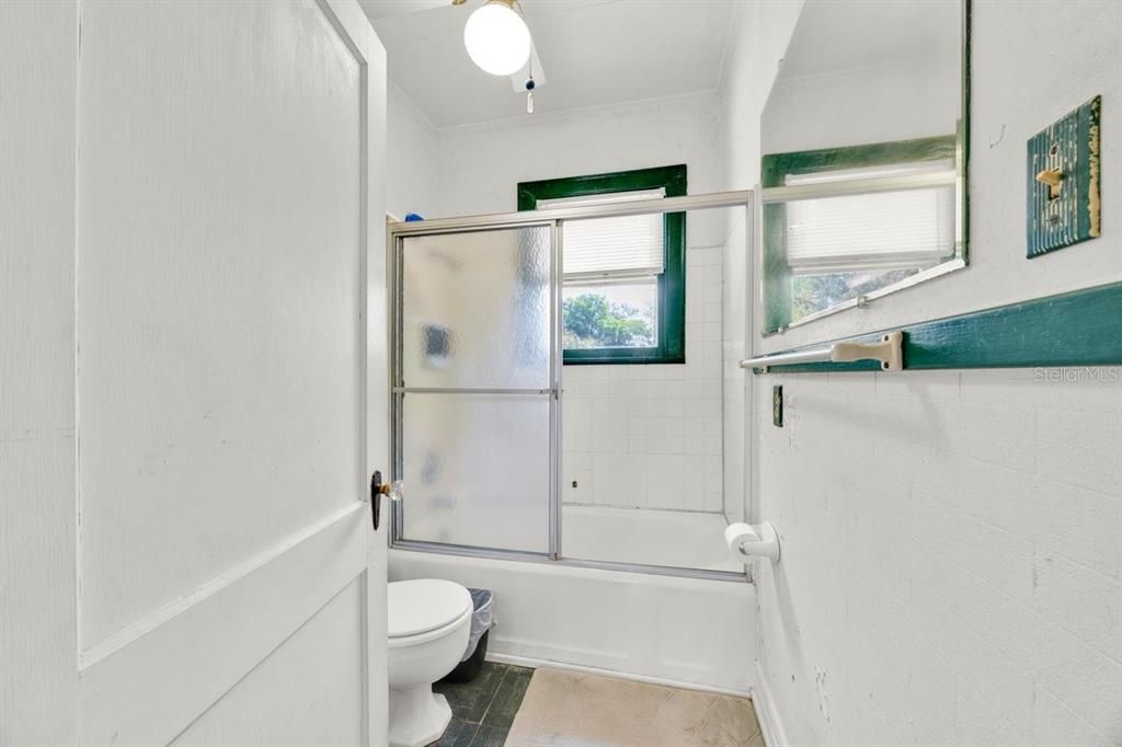 For Sale: $415,000 (3 beds, 1 baths, 1293 Square Feet)