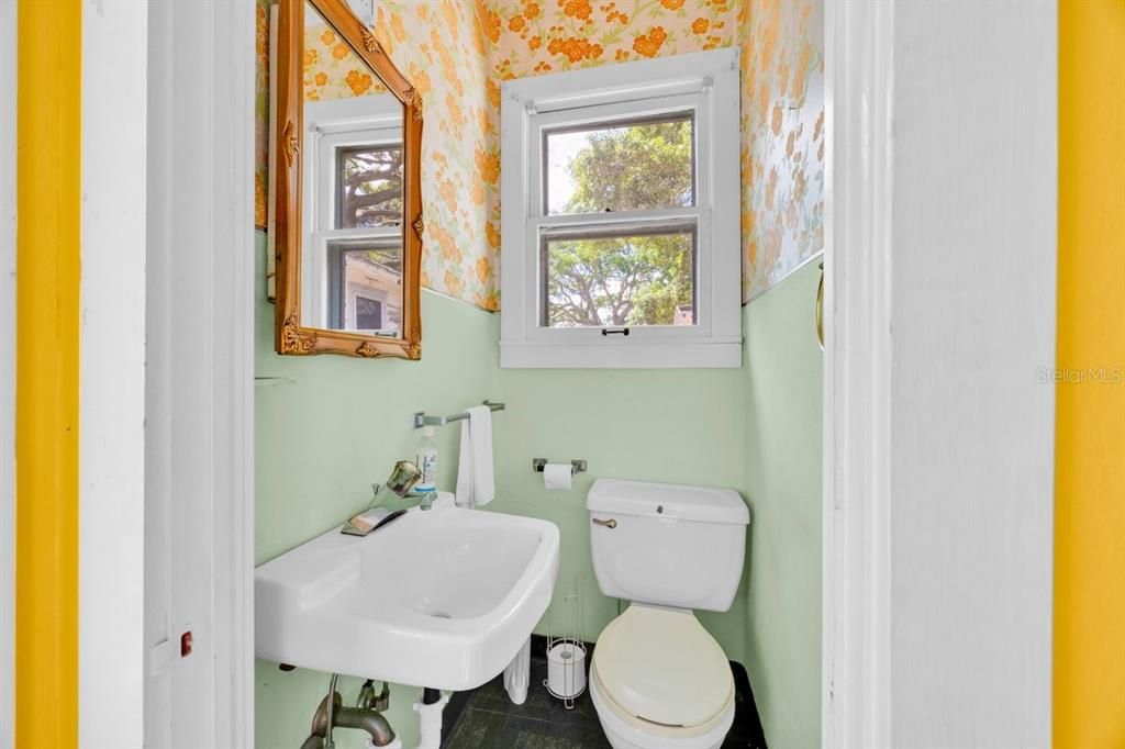 For Sale: $415,000 (3 beds, 1 baths, 1293 Square Feet)