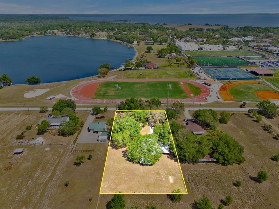 For Sale: $415,000 (3 beds, 1 baths, 1293 Square Feet)