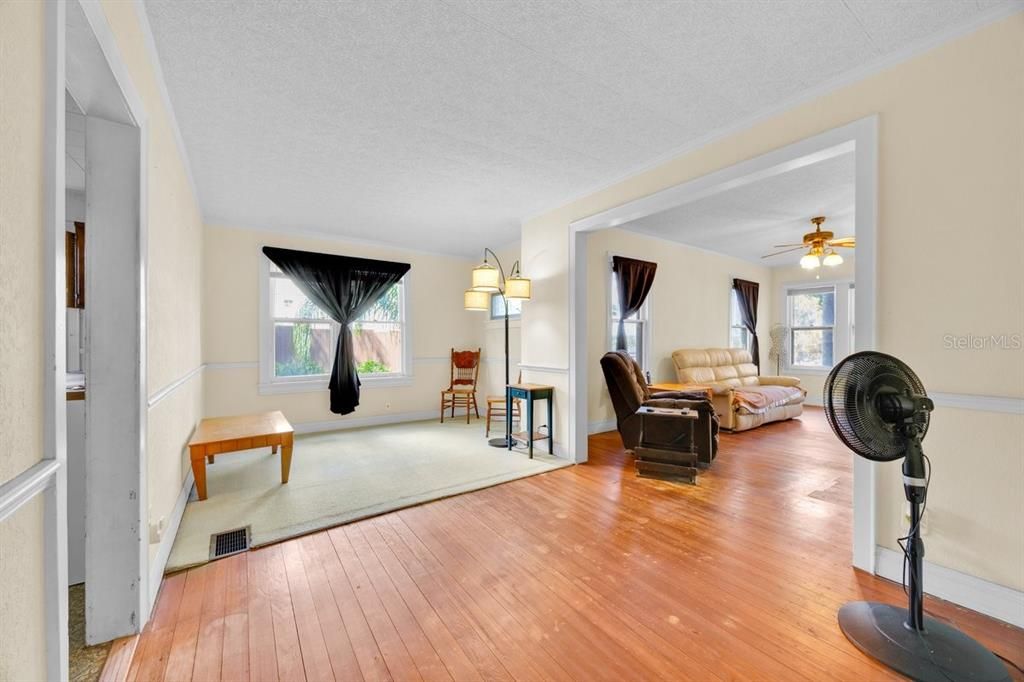 For Sale: $415,000 (3 beds, 1 baths, 1293 Square Feet)