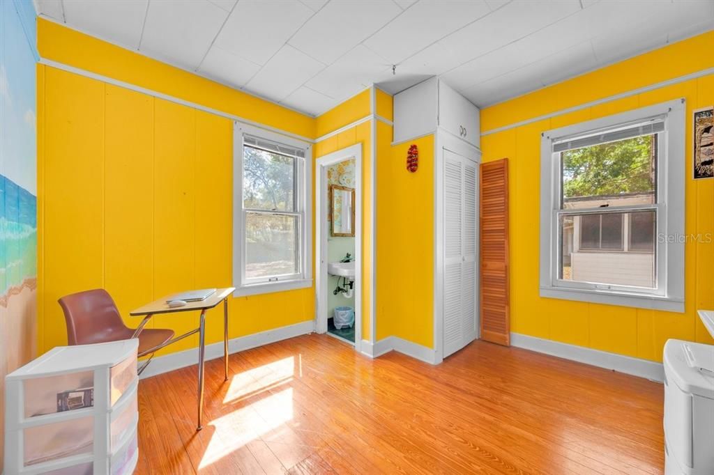 For Sale: $415,000 (3 beds, 1 baths, 1293 Square Feet)